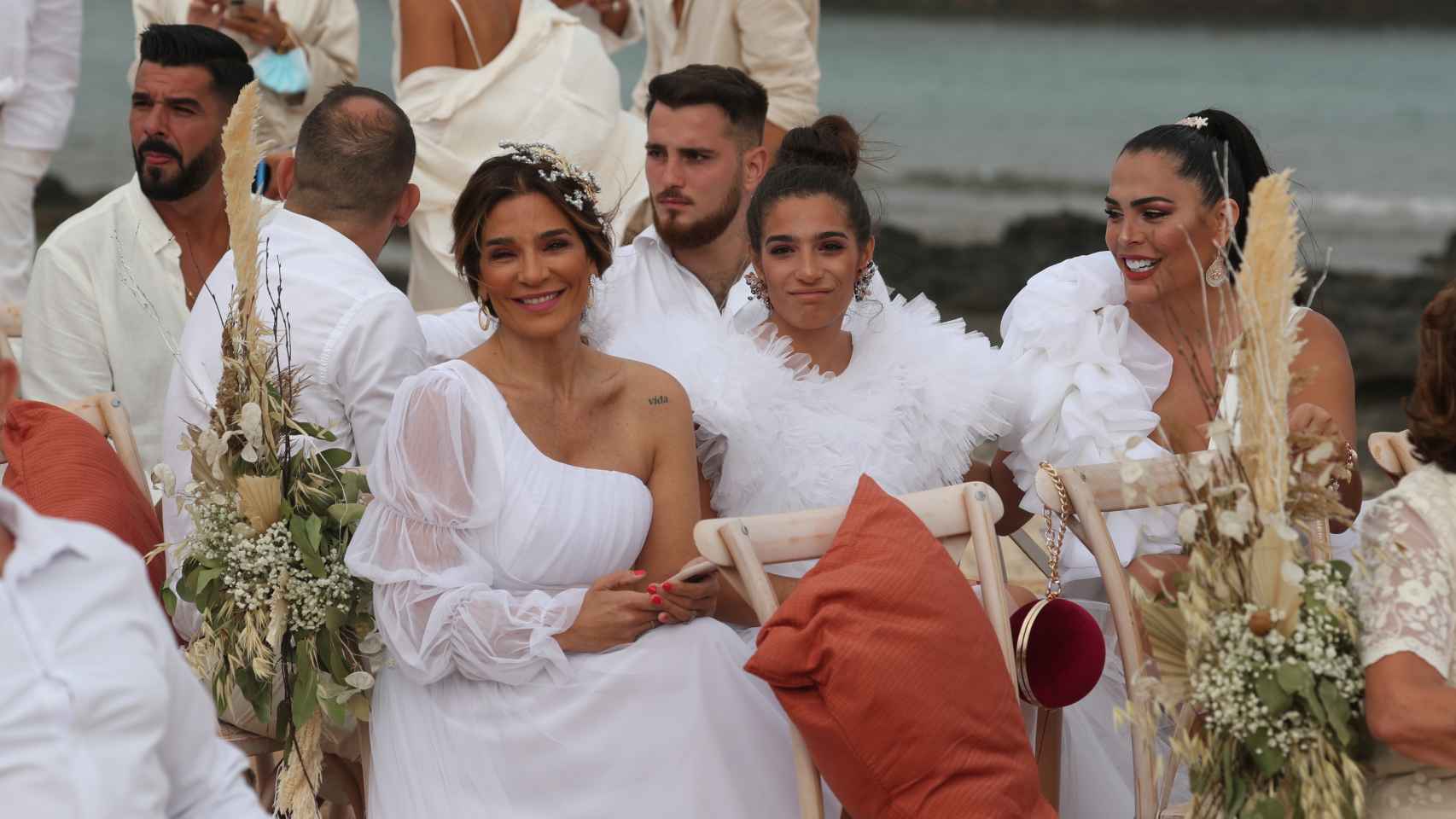 Amor Romeira, Alma Cortés y Raquel Bollo en la boda de Anabel Pantoja.