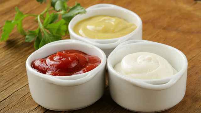 Cuencos con diferentes tipos de salsa.
