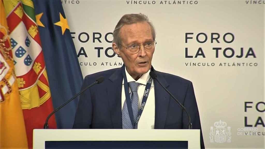 El exministro de Exteriores y de Industria, Josep Piqué, presidente del Foro La Toja, durante su intervención en la clausura.