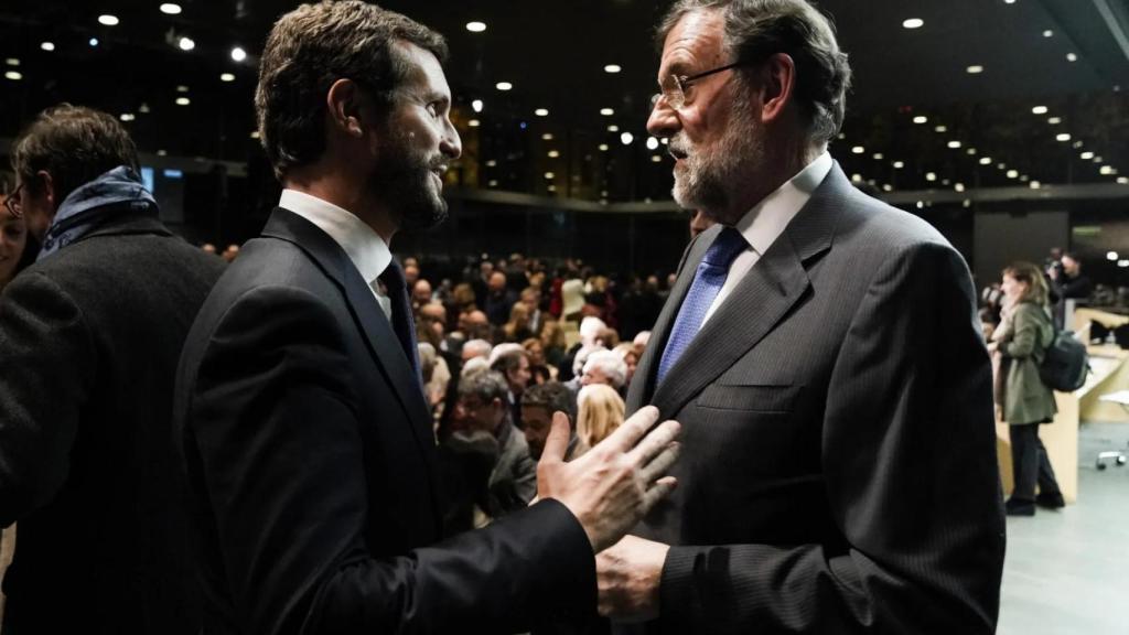 Pablo Casado y Mariano Rajoy, en el congreso popular.