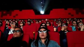 Espectadores en una sala de cine en China.