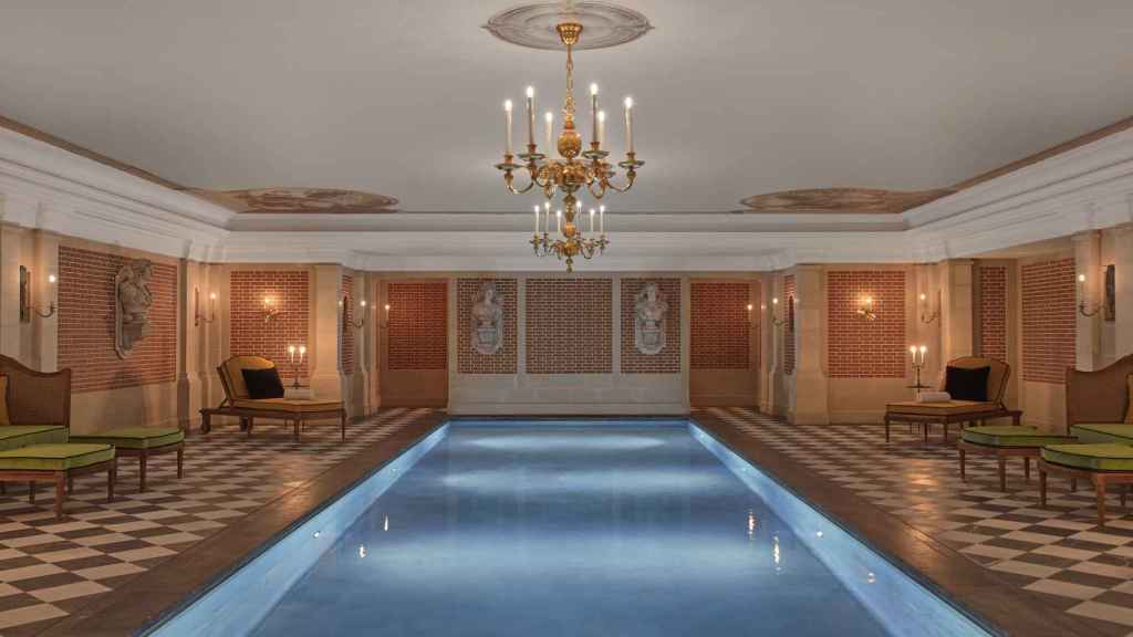 El spa recuerda al Salón de Mármol de Versalles.