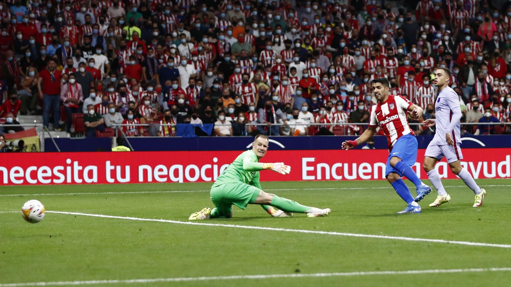 Luis Suárez batiendo a Ter Stegen