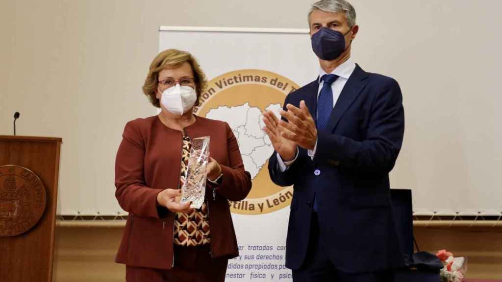 La viuda de Juan José Aliste recogió el Premio Colmena de la Asociación de Víctimas del Terrorismo en la pasada edición 2021