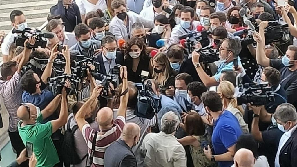 Isabel Díaz Ayuso a su llega a la Convención del PP en Valencia entre gritos de ¡presidenta!.