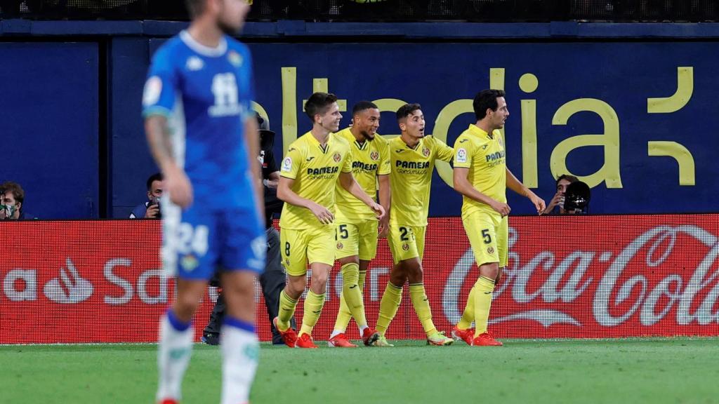 Los jugadores del Villarreal celebran un gol contra el Betis