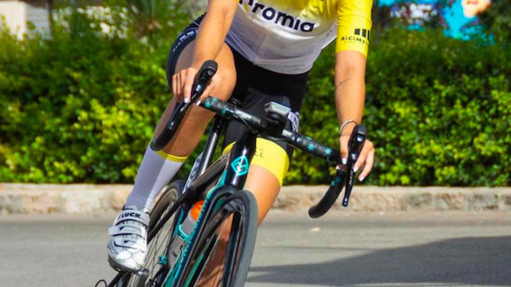 Cintia Rodríguez en una carrera de ciclismo