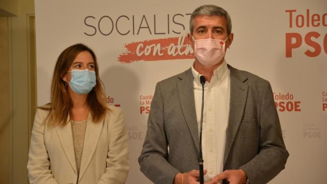 Esther Padilla y Álvaro Gutiérrez en rueda de prensa.