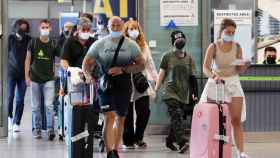Unos viajeros llegando en el aeropuerto el pasado 19 de julio.