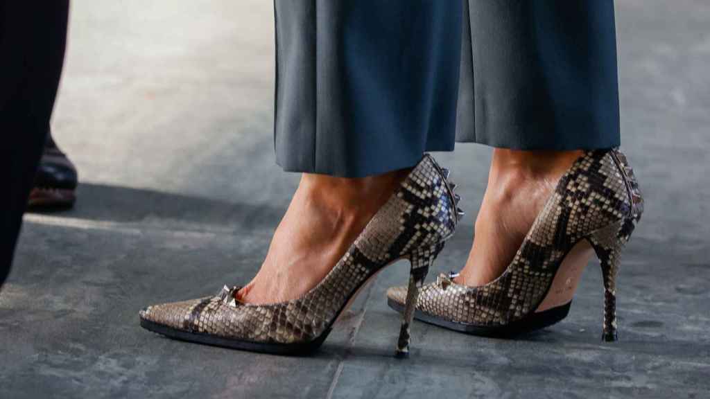 Zapatos de tacón de 'print' de serpiente de Magrit.