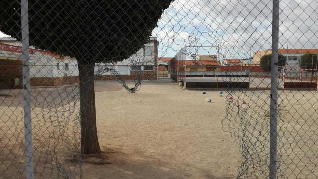 Enchufes derretidos, goteras, vallas rotas... Denuncian las condiciones de un colegio de Ciudad Real