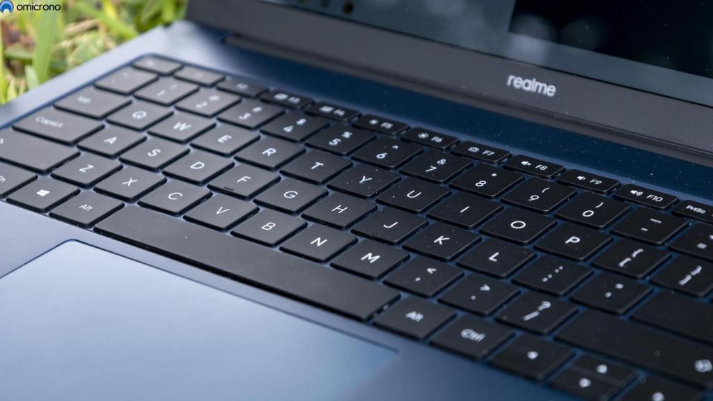 Teclado del Realme Book.