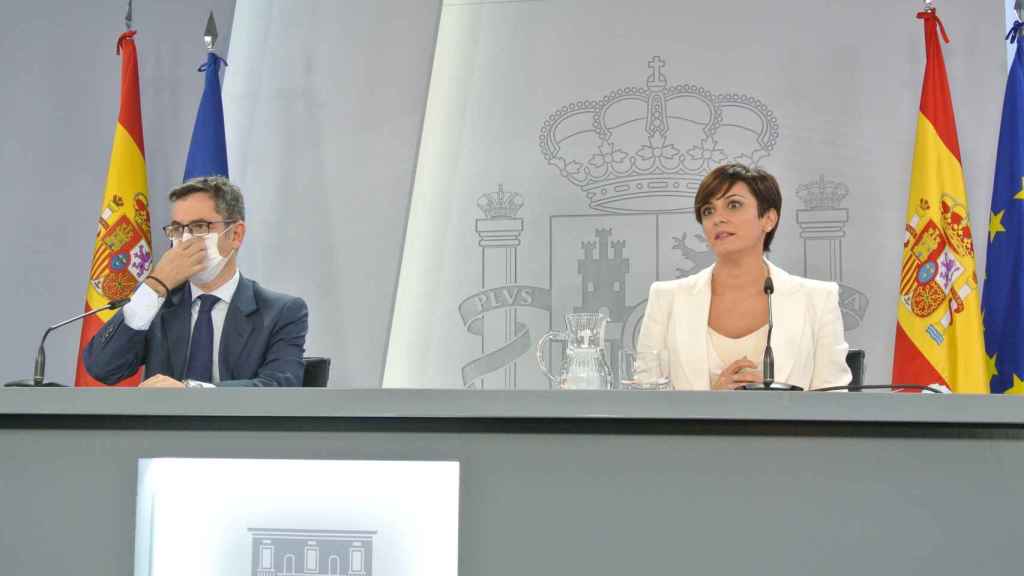 Félix Bolaños, ministro de la Presidencia, e Isabel Rodríguez, ministra portavoz, en Moncloa.
