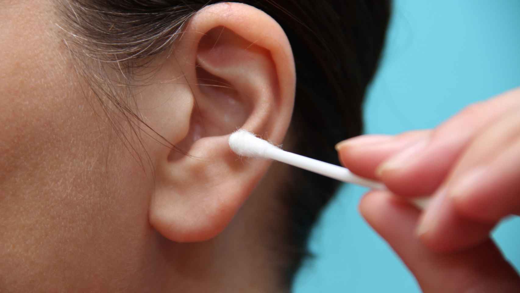 Estos son los productos más seguros si necesitas limpiar tus oídos en casa
