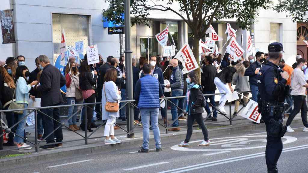 Los trabajadores afectados por el ERE del Banco Sabadell se han manifestado hoy en Valladolid.