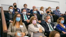 Adolfo Muñiz siguiendo el Debate en la tribuna de invitados.