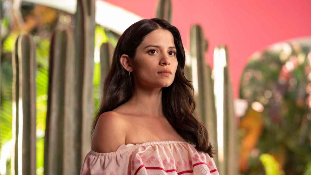 Camila Perez interpreta a Julia en 'Acapulco'.