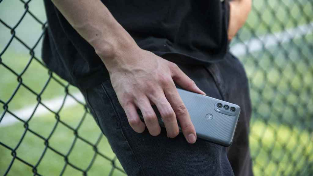 Motorola Moto E40 en mano