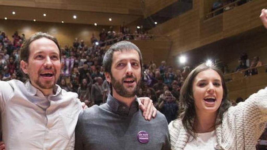 Juanma del Olmo, junto a Iglesias y Montero.