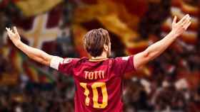 Francesco Totti, el día de su despedida, ante la 'curva' más candente del Olímpico de Roma