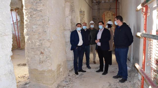 El presidente de la Diputación de Cuenca, Álvaro Martínez Chana, visita las obras de la Hospedería de Huete