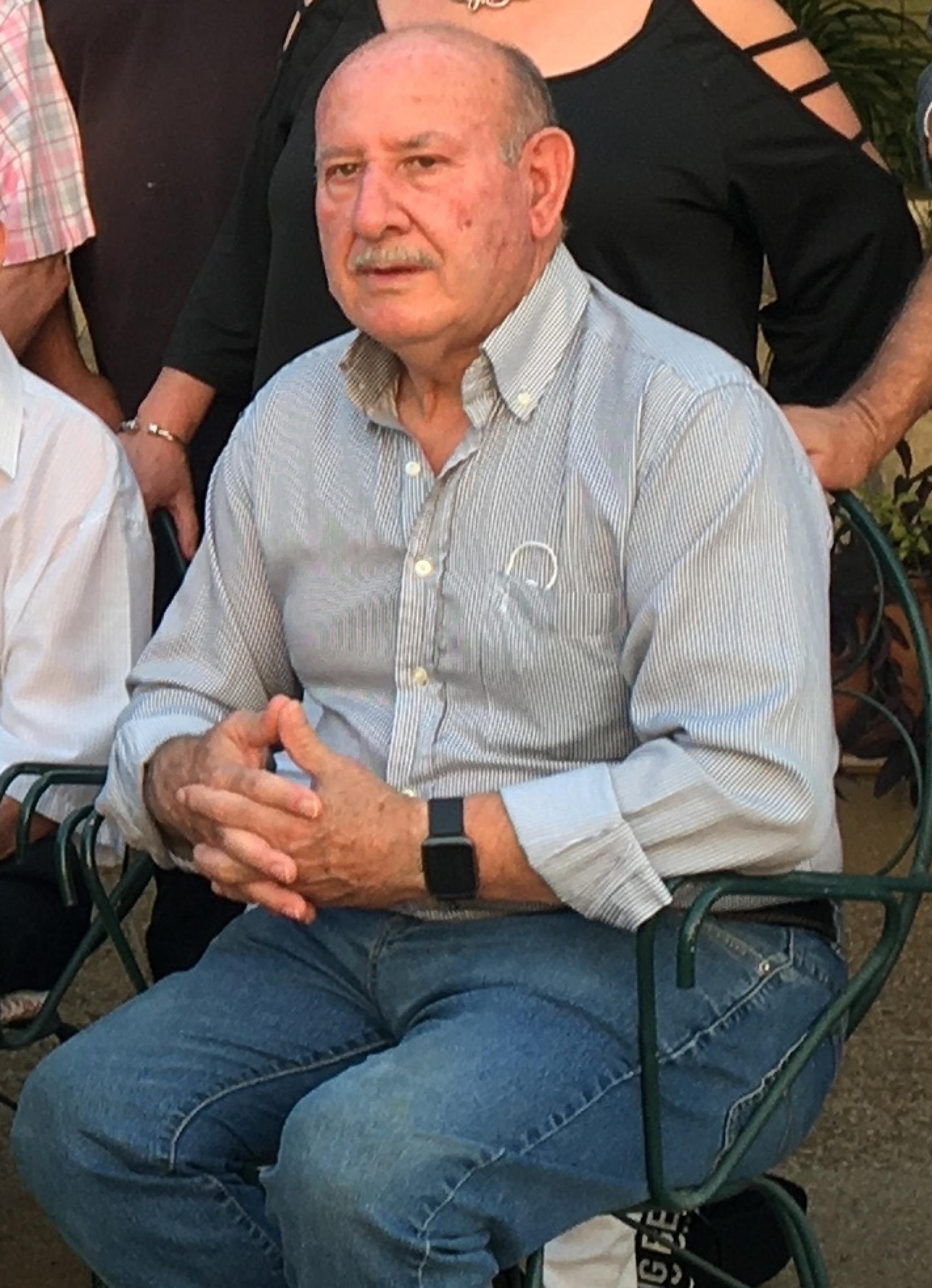 Emilio, nieto.