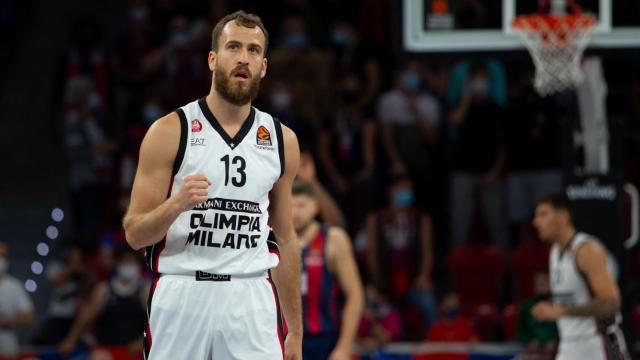 Sergio Rodríguez celebra una canasta ante Baskonia