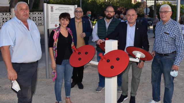 Emilio Sáez, alcalde de Albacete, en su visita a los parques de las calles Quiñones y Bendición de los Campos