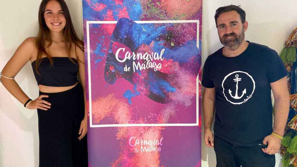 Ángela González y Javier Padilla, intérpretes del himno del Carnaval de Málaga 2022.
