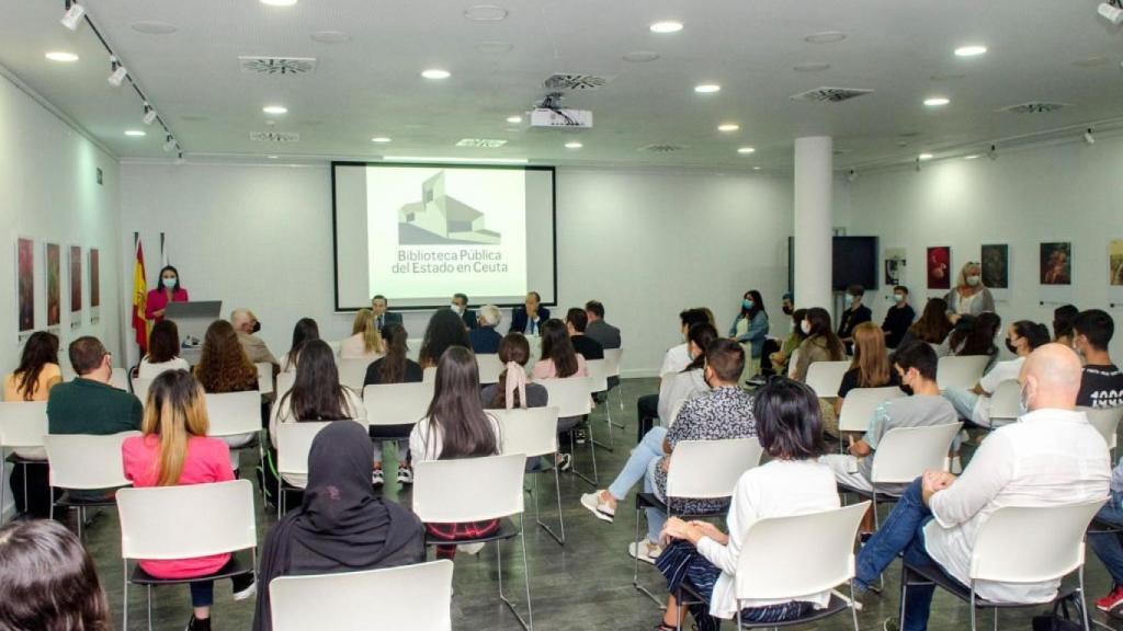Imagen del encuentro de alumnos con Pedro J. Ramírez, Gregorio Marañón, Cruz Sánchez de Lara y Carlos Rontomé.
