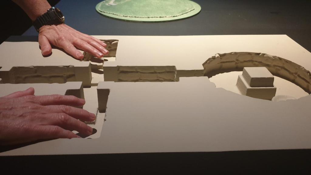 Las reproducciones en maquetas de grandes elementos arquitectónicos permiten entender mejor el diseño espacial.