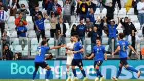 La selección de Roberto Mancini celebra uno de sus goles durante el Italia - Bélgica