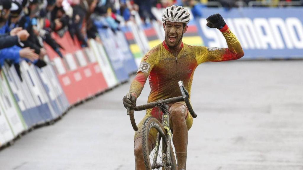 El ciclista de Villajoyosa ultima los detalles de la competición que acoge su ciudad este martes.