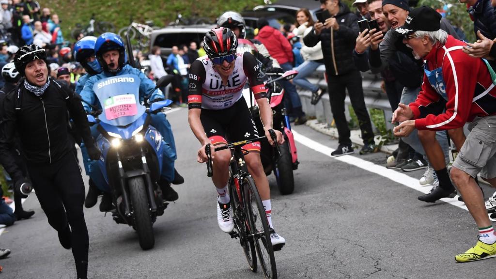 Tadej Pogacar durante su ataque en Il Lombardia 2021