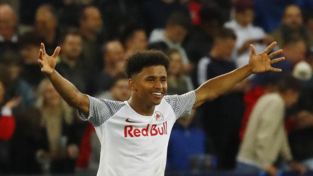 Karim Adeyemi en un partido con el RB Salzburg