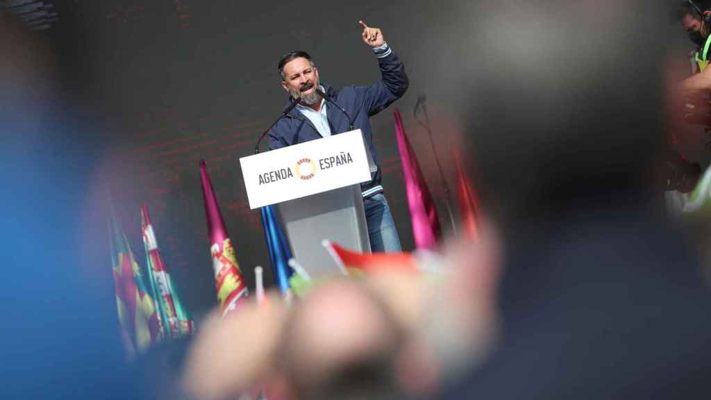 El presidente de Vox, Santiago Abascal, presenta la Agenda España en el acto de cierre de Viva 21. La España en pie en el recinto de IFEMA.