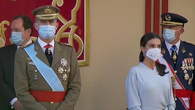 Los Reyes Felipe VI y Letizia en el desfile del 12 de octubre.