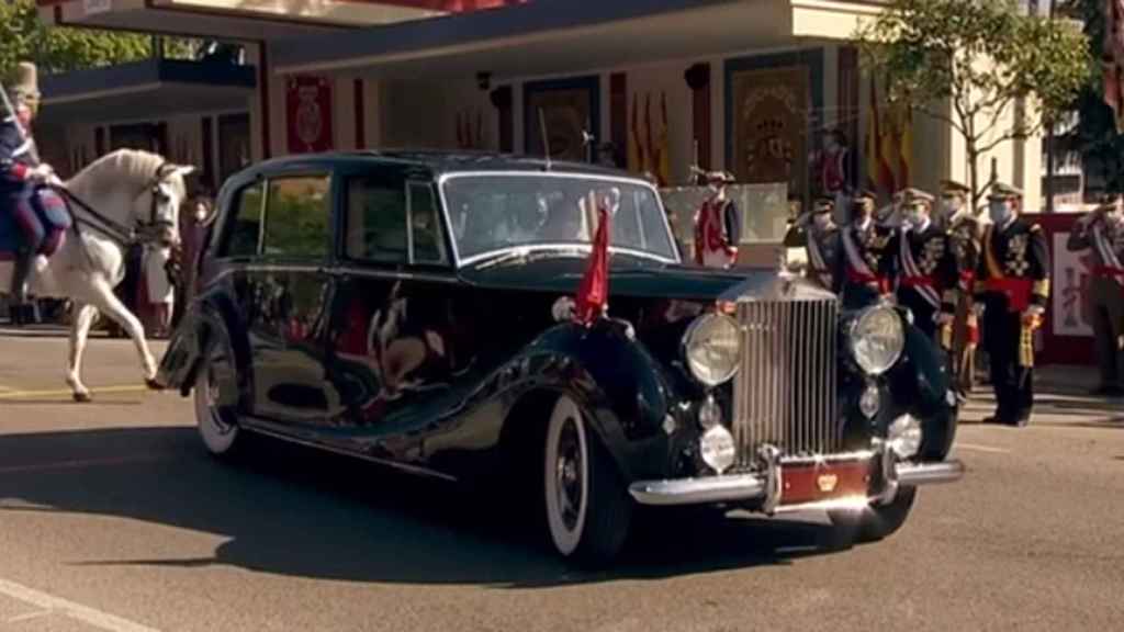 Imagen de archivo del coche de los Reyes Felipe y Letizia el día de la Fiesta Nacional.