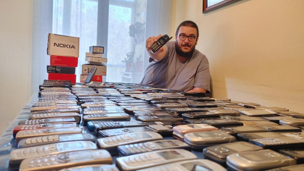David Gutiérrez Mora tiene una colección de 321 teléfonos de la marca Nokia.