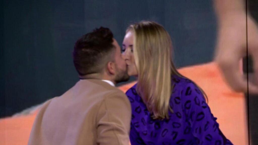 Alba Carrillo reaparece en ‘Secret Story’ tras su espantada y besa a Frigenti como castigo