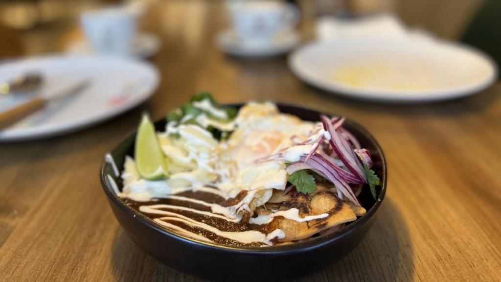Chilaquiles para desayunar en Tres por Cuatro