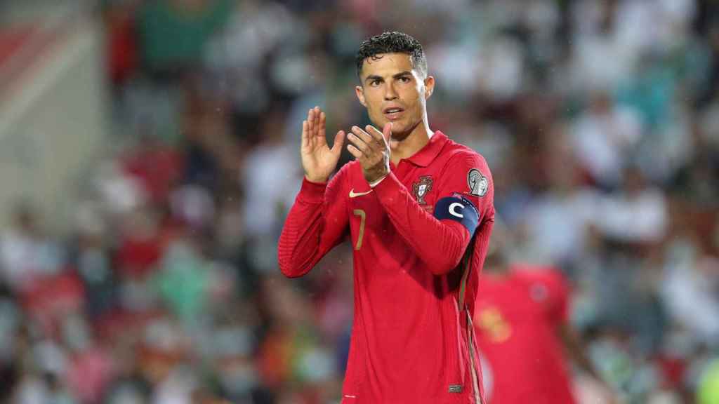 Cristiano Ronaldo aplaude una acción durante un partido con Portugal
