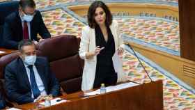 La presidenta de la Comunidad de Madrid, Isabel Díaz Ayuso, en el pleno celebrado este jueves en la Asamblea de Vallecas.