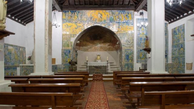 Imagen de las preciosa azulejería de la ermita de Piedraescrita. (Foto: Twitter)