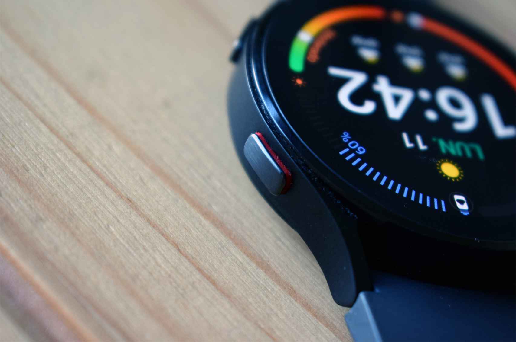 The side showing the design of the Samsung Galaxy Watch 4