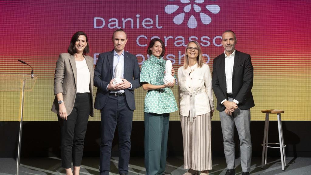 Raquel Ajates y Daniel Gaitán junto a miembros de la Fundación Daniel y Nina Carasso en la presentación de su 'fellowship'.