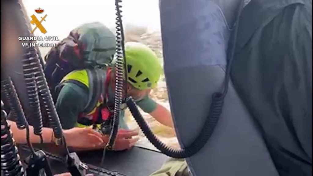 Rescatan en apenas dos días a un herido y a tres personas perdidas en la montaña en Málaga