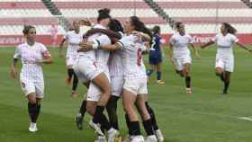 El Sevilla FC femenino celebra un gol ante el Real Madrid Femenino