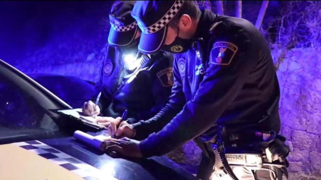 Control de Policía en Alicante por la noche, en imagen de archivo.