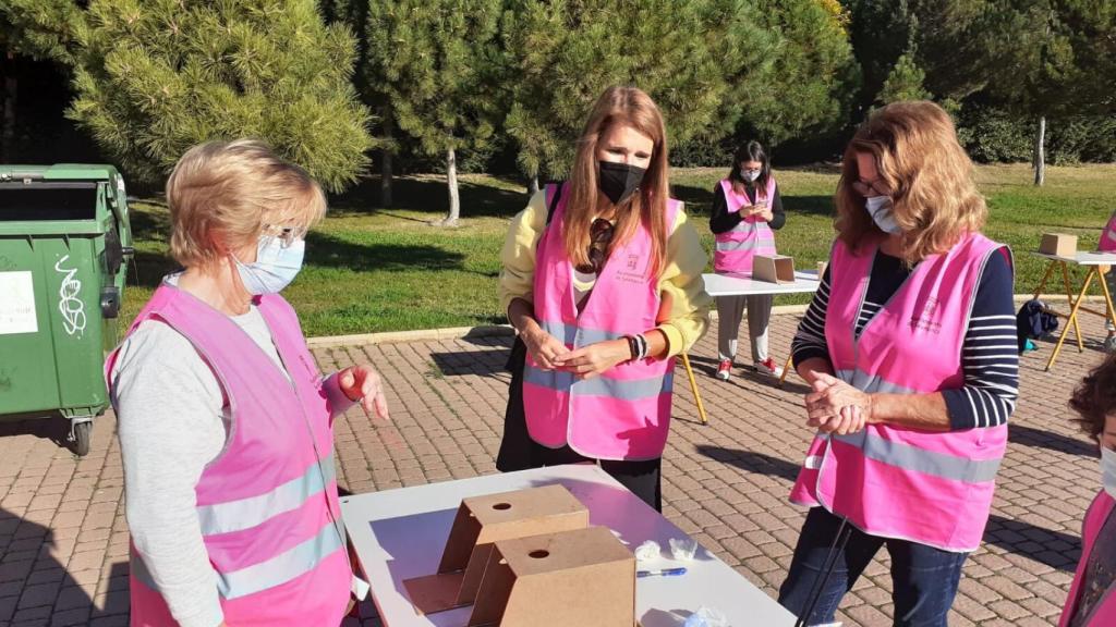 40 voluntarios han participado en la construcción de cajas nido